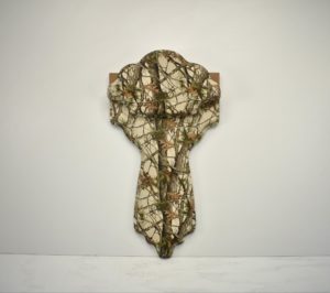 Classic style, two piece turkey plaque with leg slots.