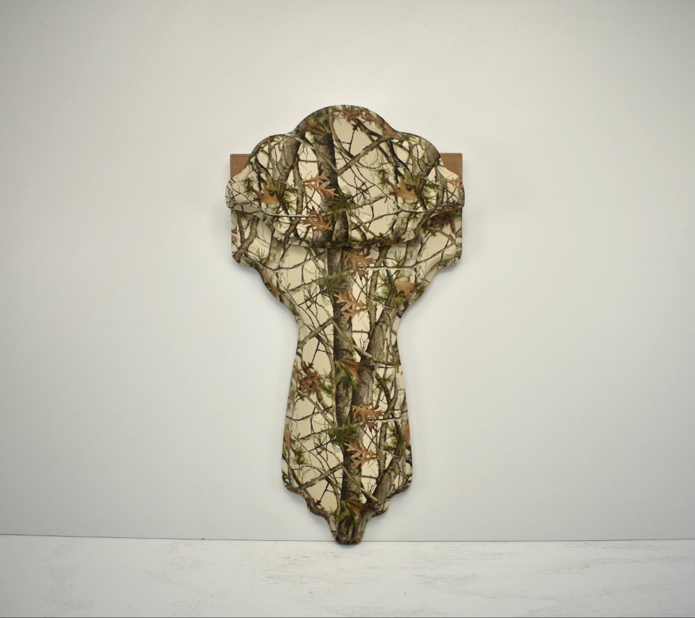 Classic style, two piece turkey plaque with leg slots.